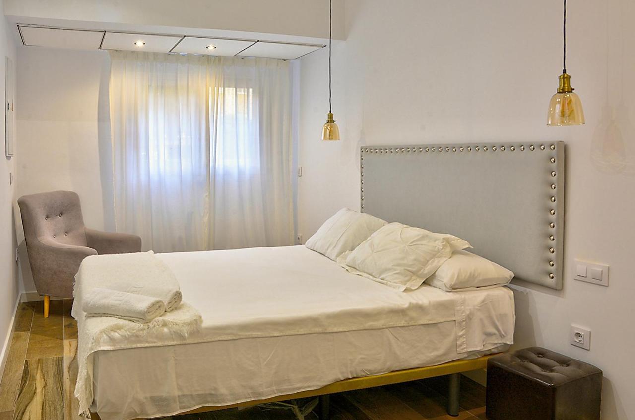 Apartsuite B&R Triana Arellano Севілья Екстер'єр фото